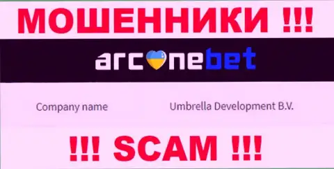 На веб-сайте АрканеБет написано, что юр. лицо конторы - Umbrella Development B.V.
